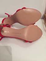Sandálias cor vermelha
