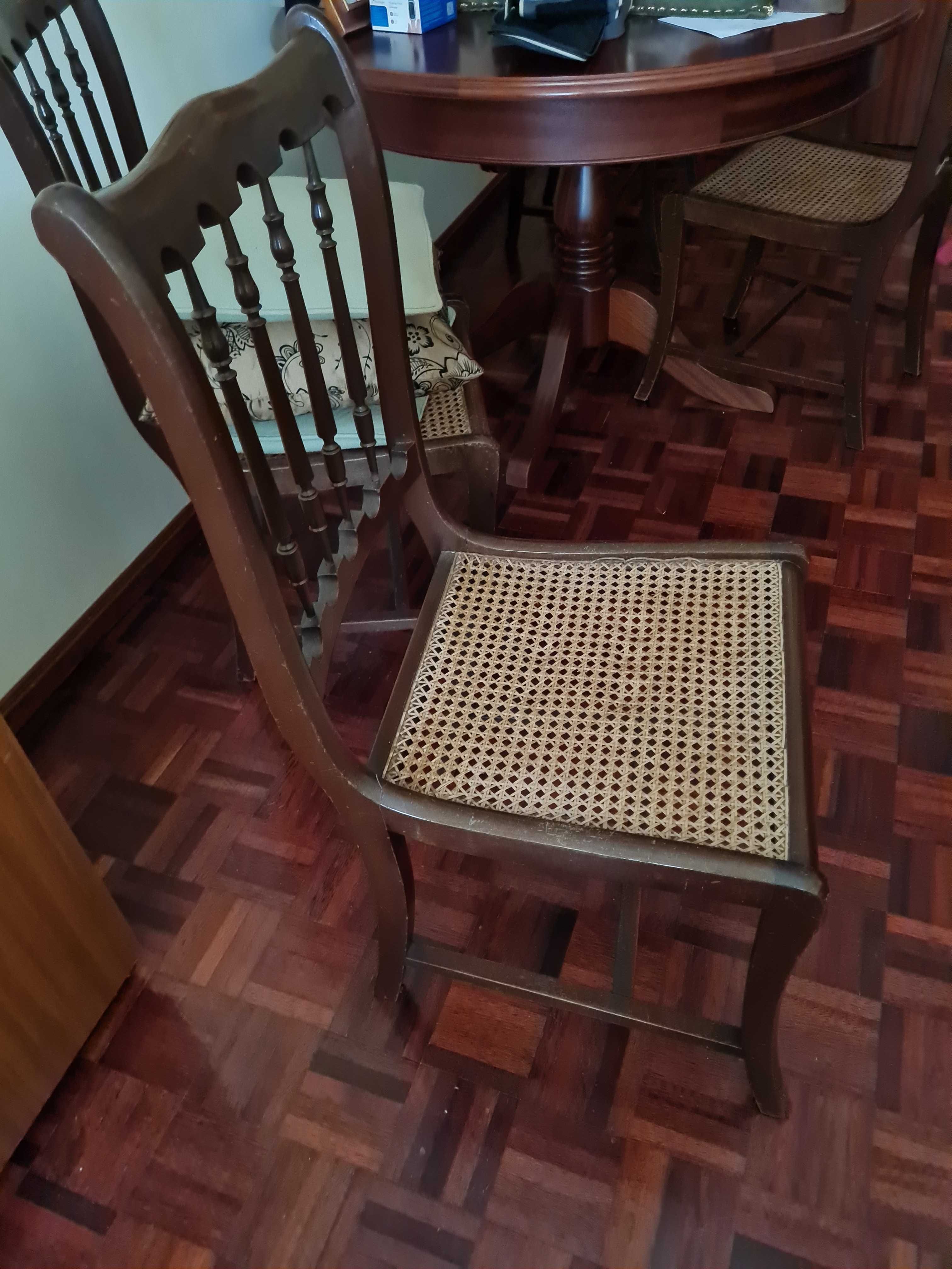 Cadeiras antigas