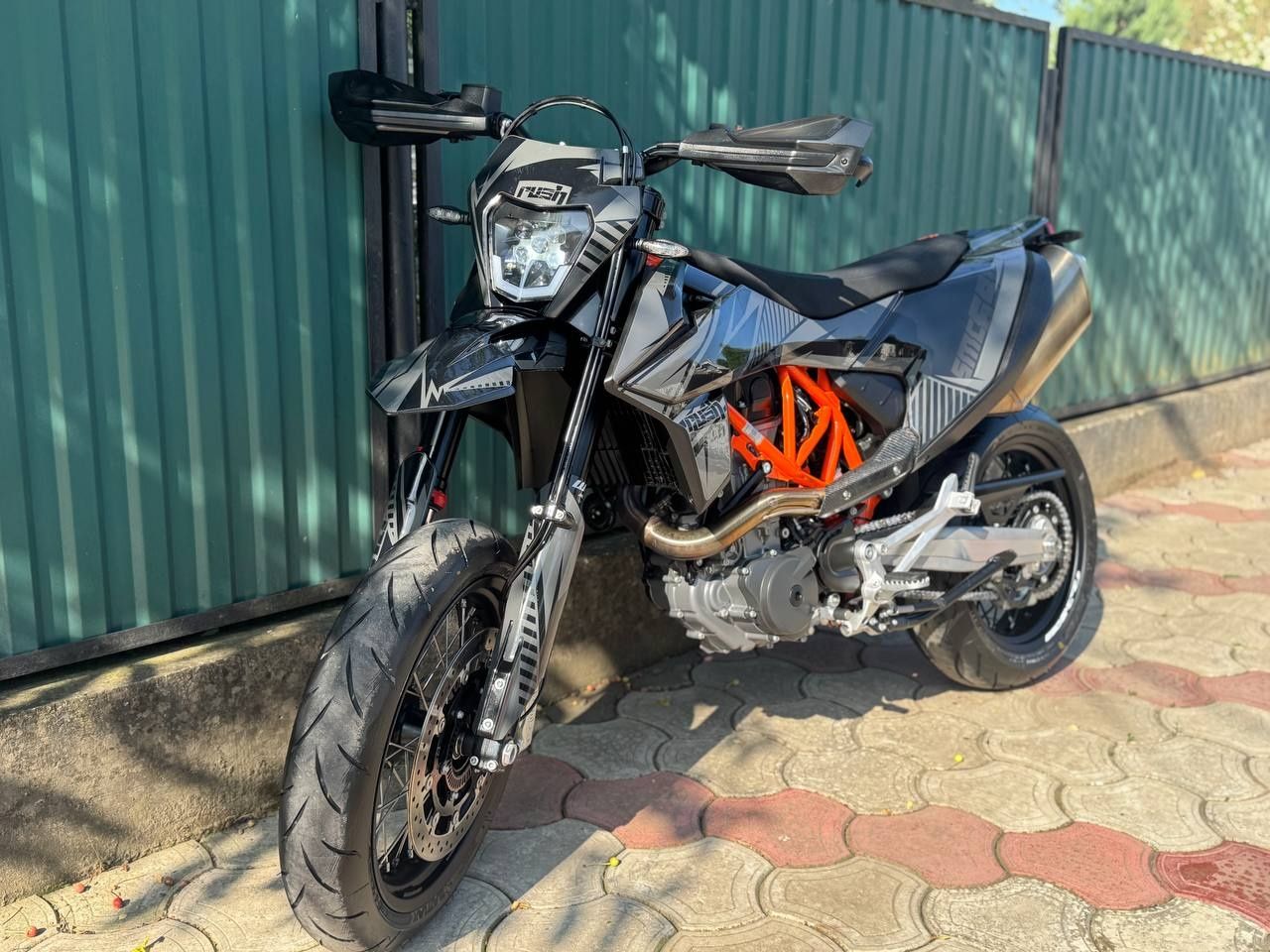 Мотоцикл  ktm smc690r свіжий