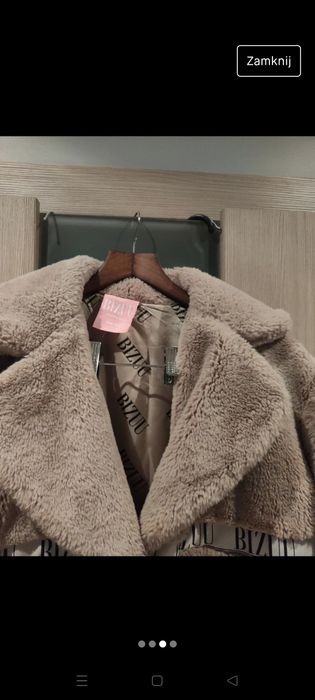 Beżowy płaszcz futro Bizuu