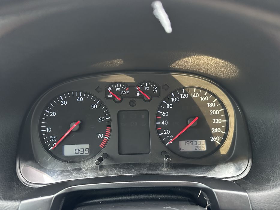 Фольсваген Бора / 1.6 Бензин