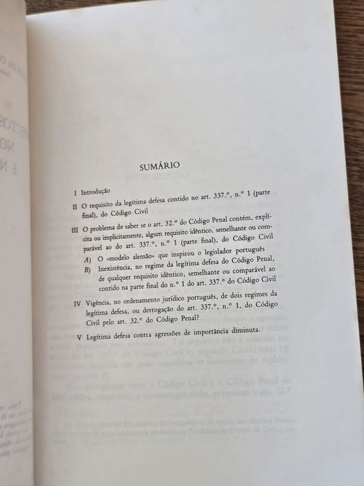 Livros jurídicos / Direito / 1 = 2,5€ / 10 = 20€