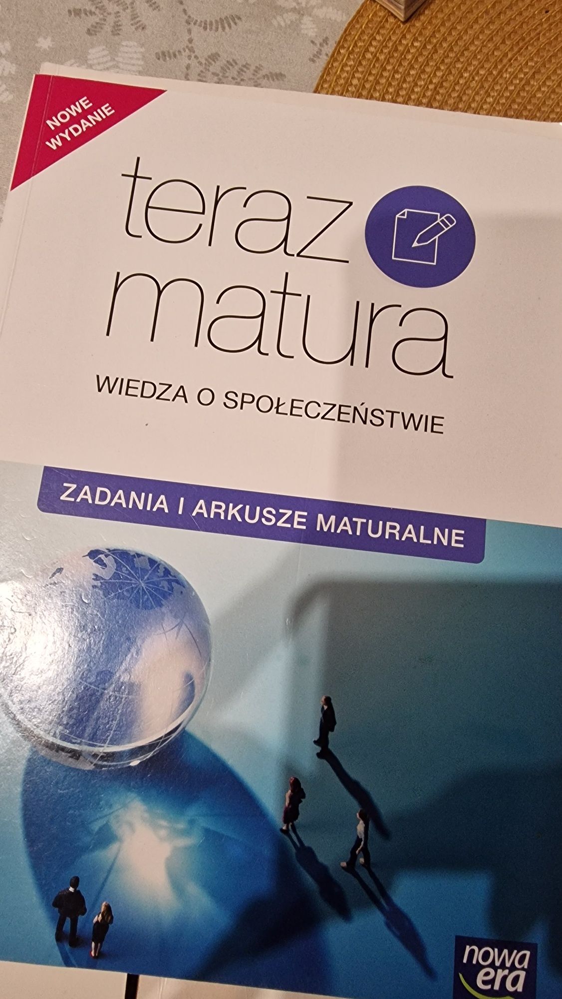 Wiedzą o społeczeństwie. Zadania i arkusze maturalne