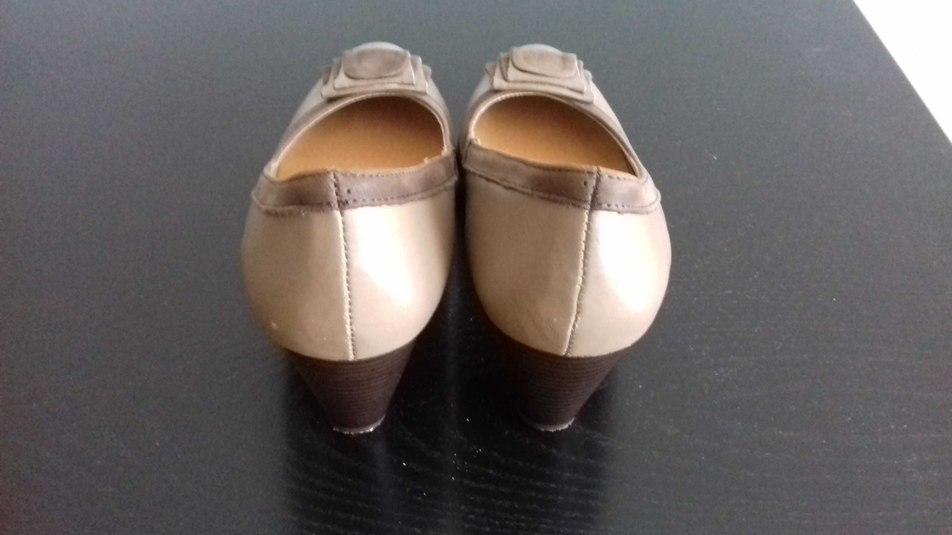 Eleganckie buty skórzane  na obcasie 40