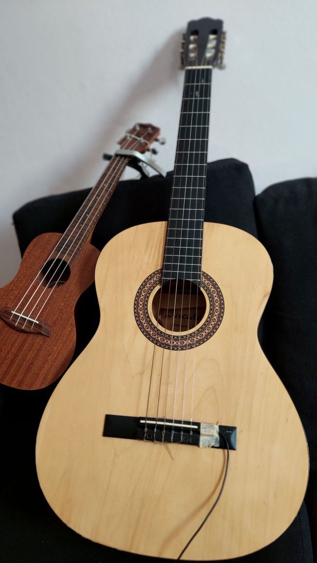 Violão + ukulele