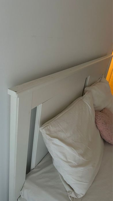 Cama IKEA SONGESAND 140x200 cm branca.