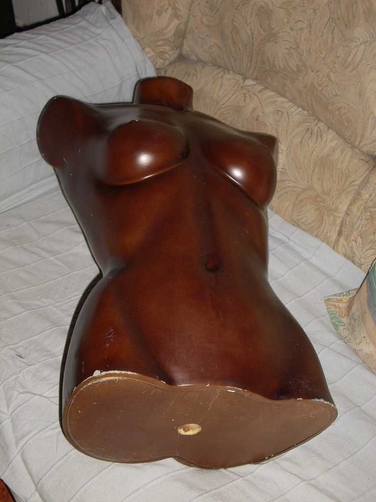 Manequim Torso Feminino Castanho, de parede