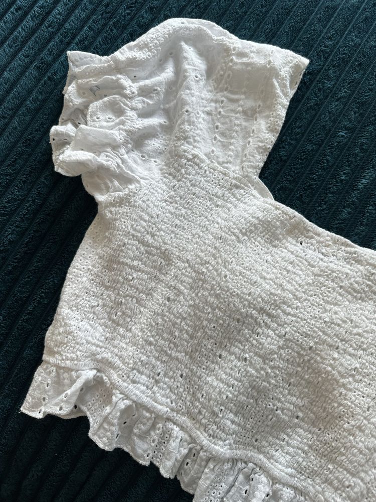 Blusa branca com lazo