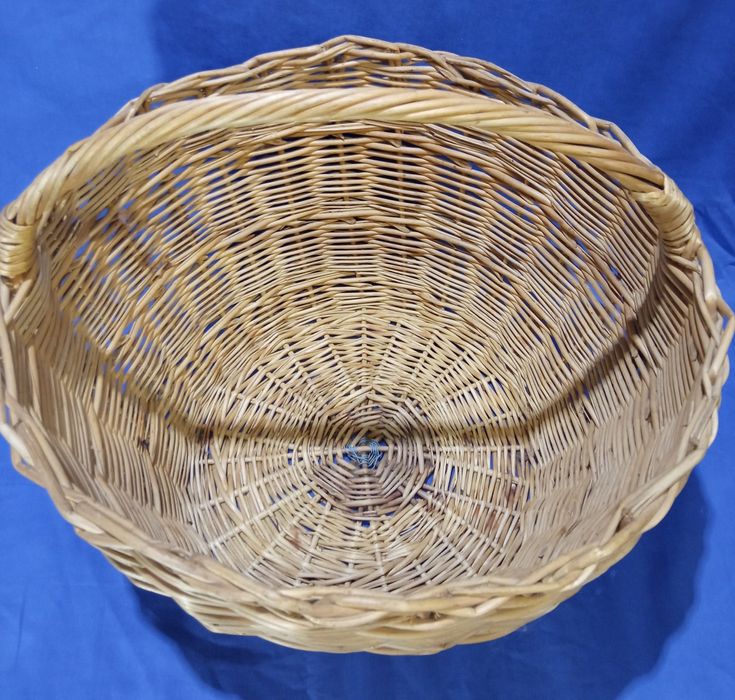 Корзина плетёная из лозы