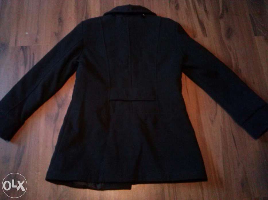 czarny płaszcz