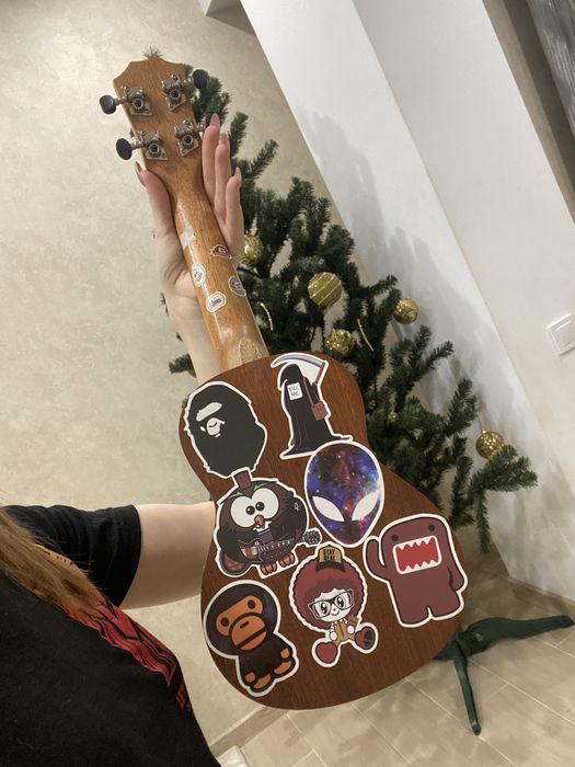 Деревянная укулеле