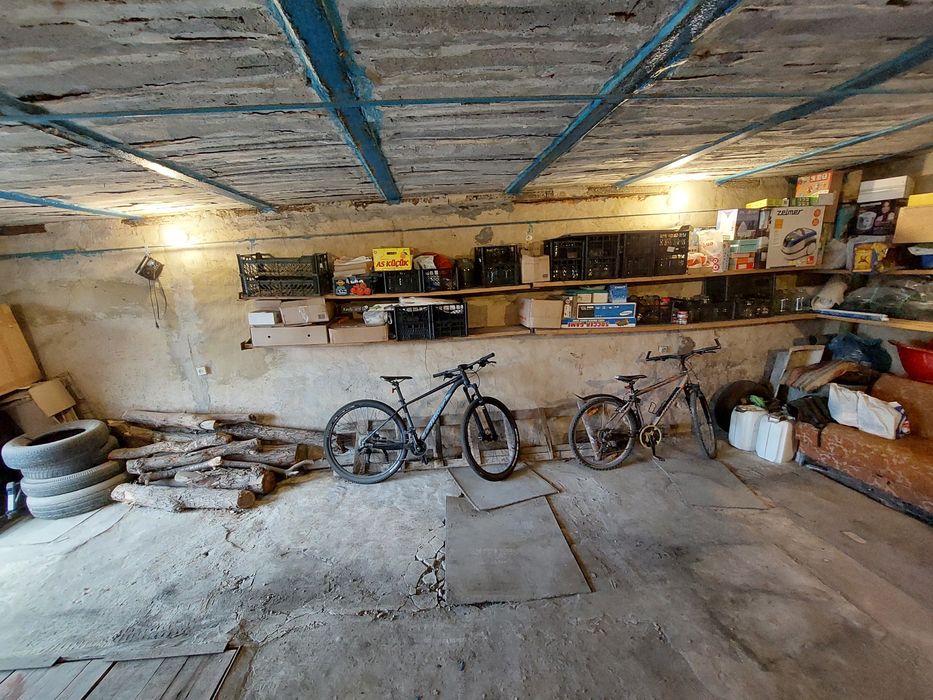 Продам великий гараж в м.Тернівка