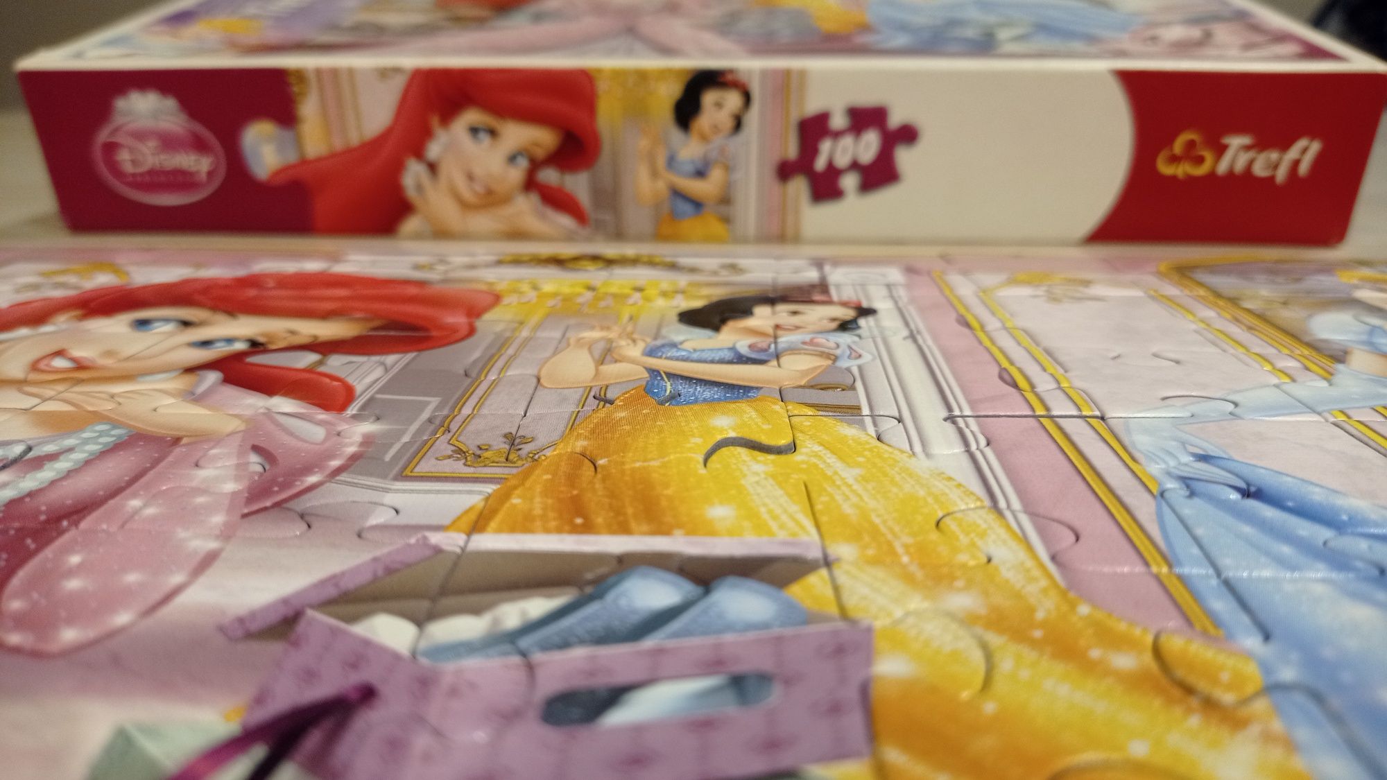 Puzzle Trefl + zabawki Księżniczki Disney torebka aparat kluczyk brelo