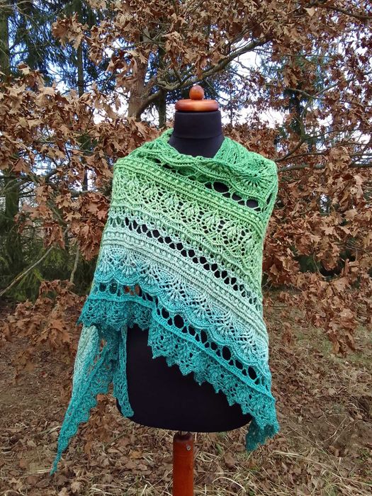 Chusta "Libra" wykonana na szydełku