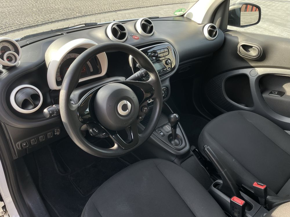 Smart Fortwo EQ z systemem szybkiego ładowania 22 kW