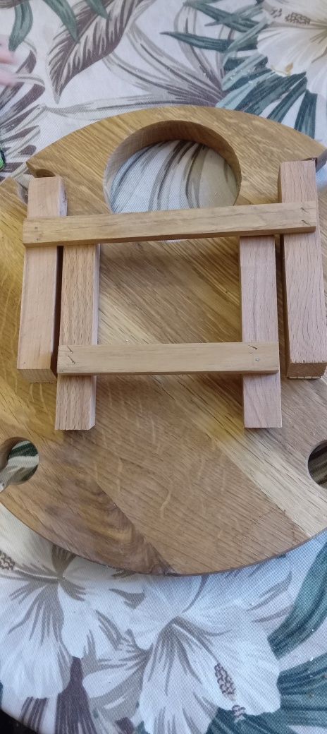 Деревянный столик для кухни