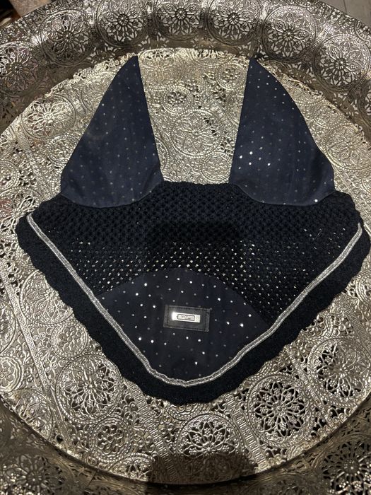 Piekny zdobiony nausznik dla konia Pony