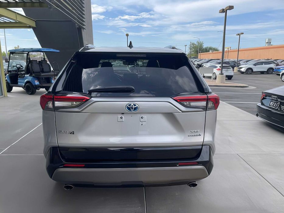 Toyota RAV4      2020