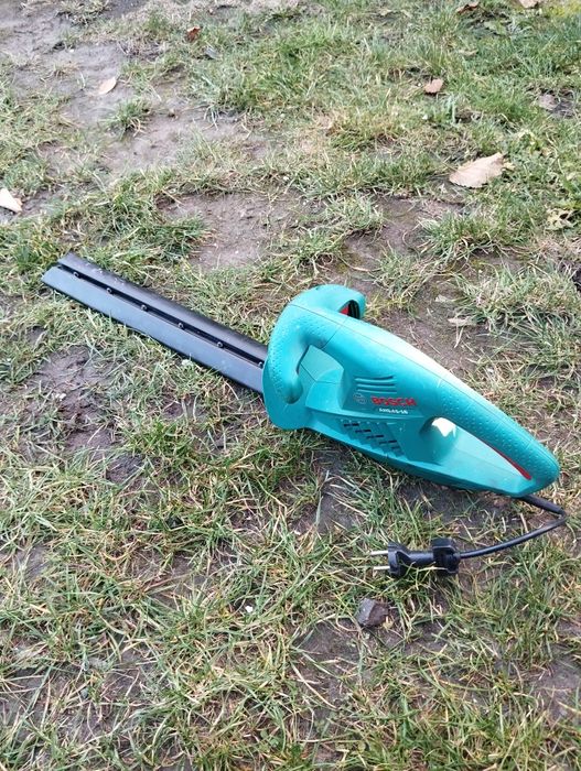 Nożyce do żywopłotu Bosch i Stihl