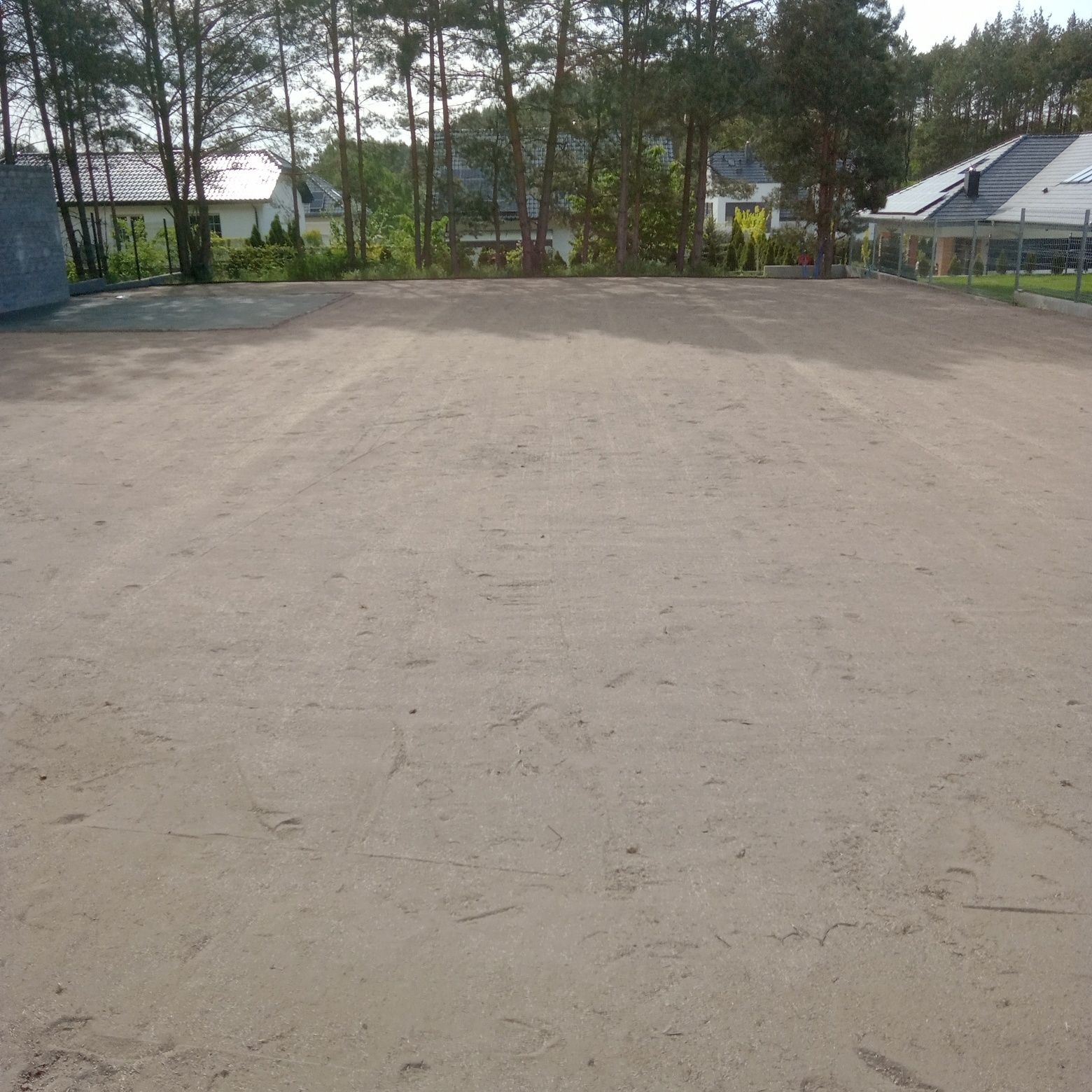 Zakładanie trawników glebogryzarka separacyjna maszynowy wysiew trawy