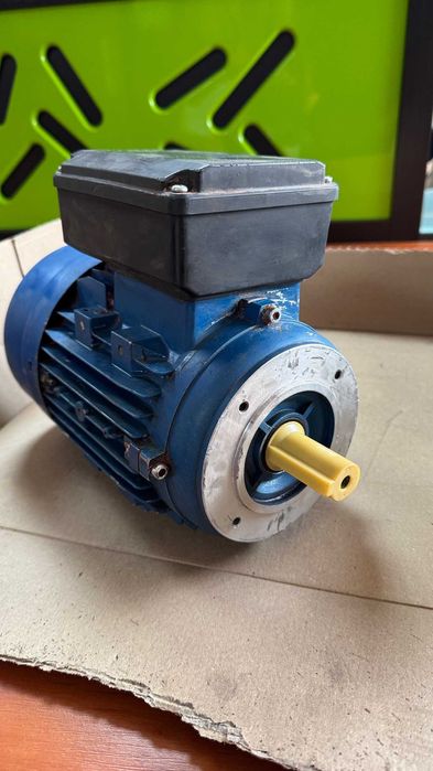 Silnik elektryczny jednofazowy MYT 0,75kW 1355 obr/min. 80 B5