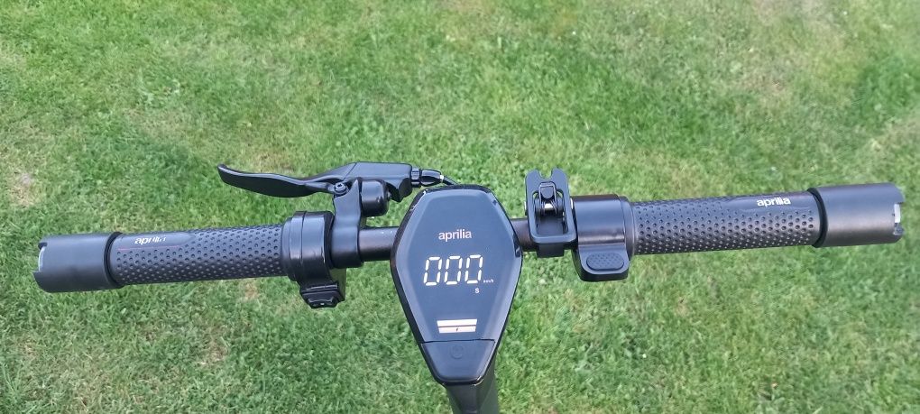 Hulajnoga elektryczna Aprilia eSRZ