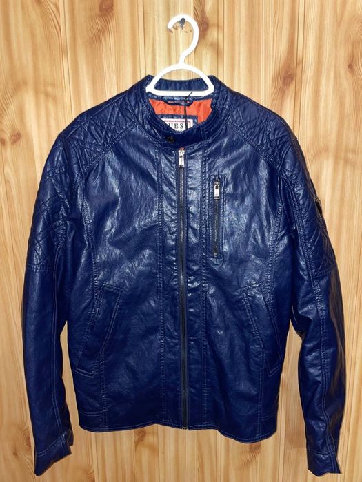 Нова куртка GUESS