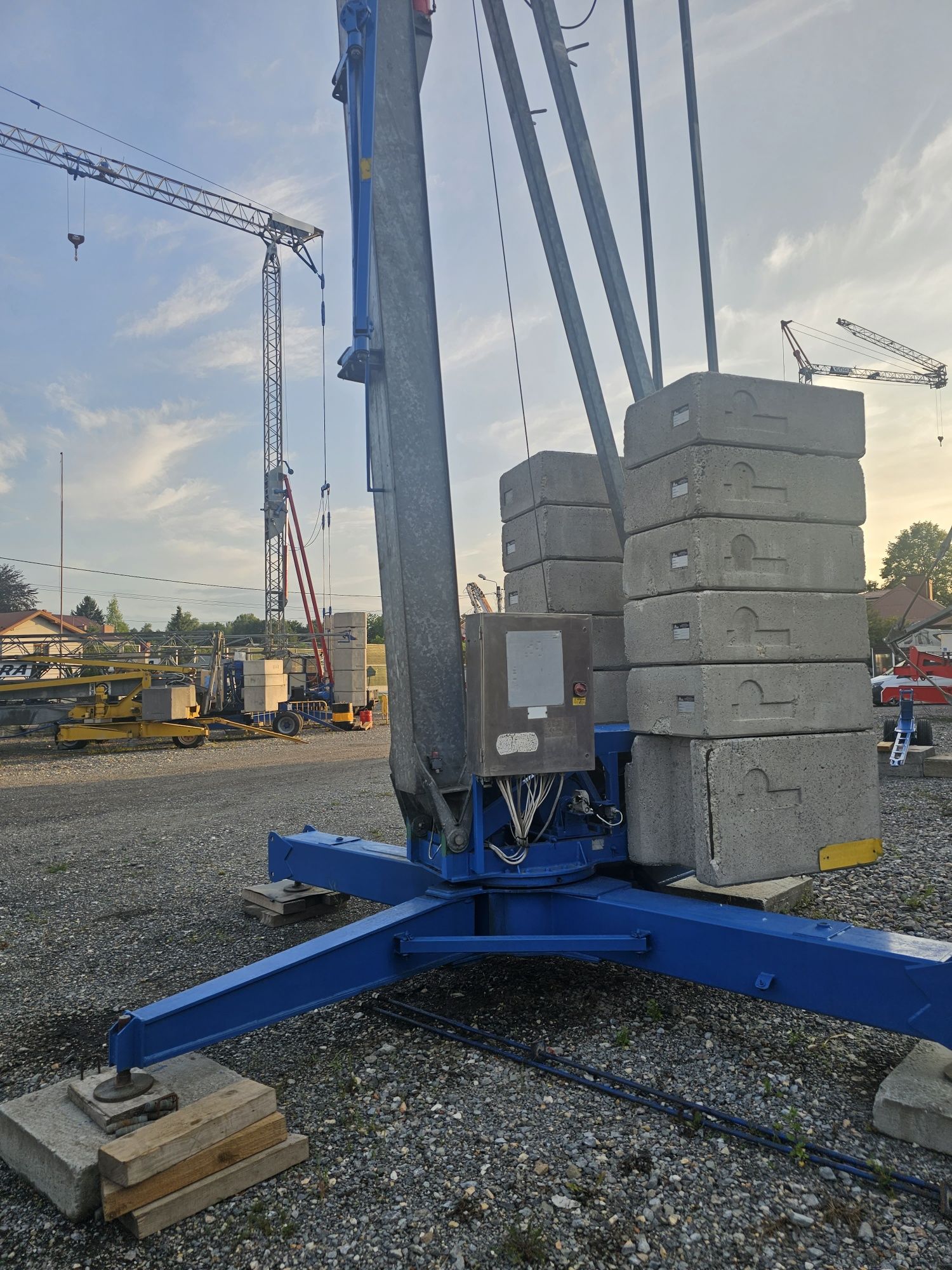 Żuraw szybkomontujacy 24 m 1500 kg UDT