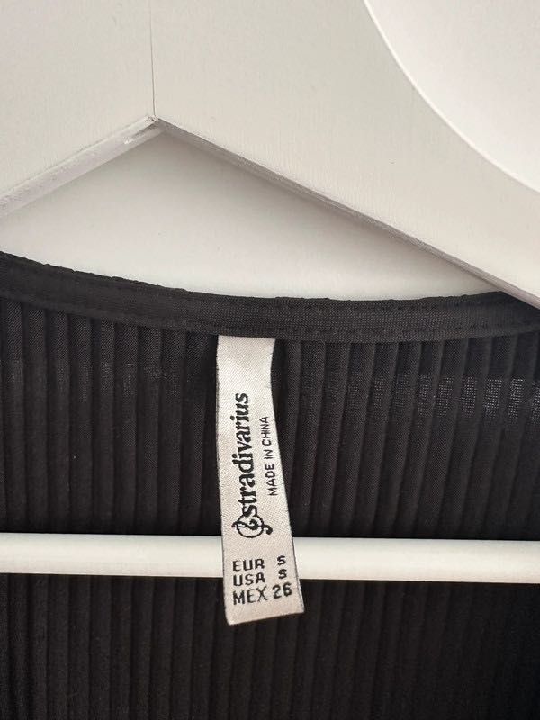 Czarny kombinezon Stradivarius