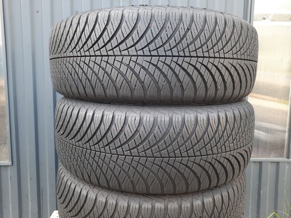 Opony 215/60/17 Goodyear Vector4Season[S]
