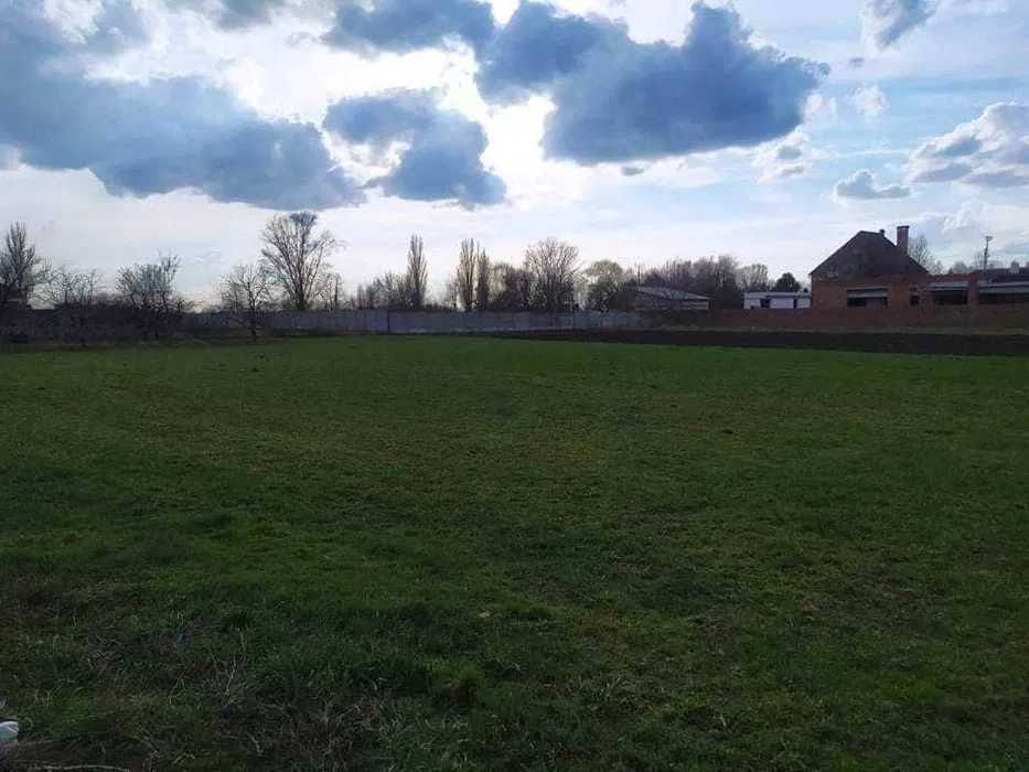 Продам участок на Юбилейном 2 (в районе церкви)
