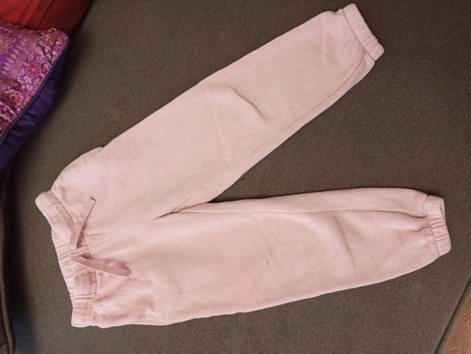 Spodnie h&m dresowe ocieplane dziecięce różowe  , rozm 104