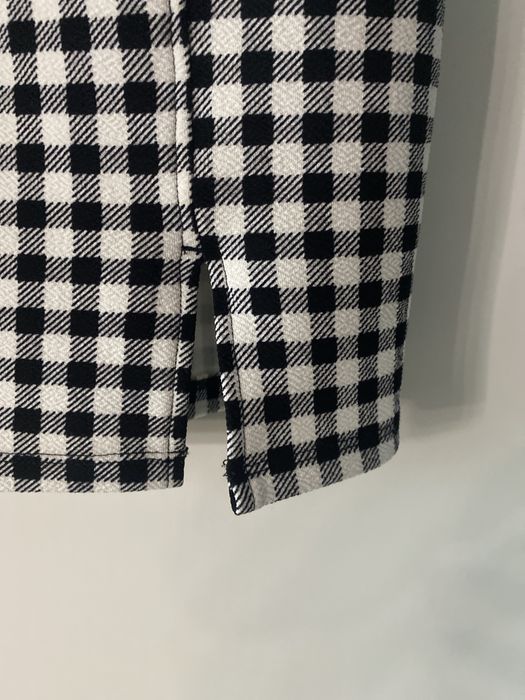 Sukienka na ramkach z rozcieciem