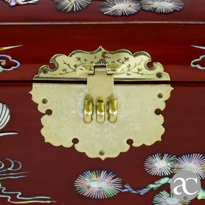 Caixa de música / guarda-joias em madeira com embutidos em madrepérola