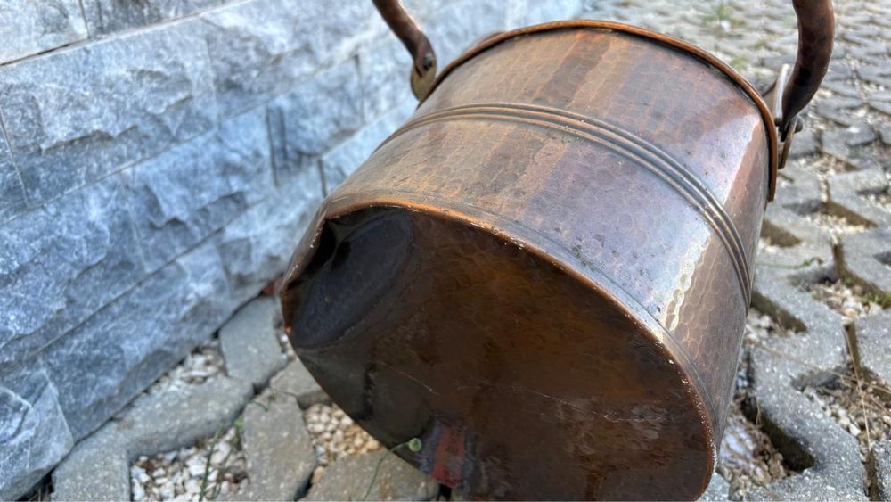 Cesto para lenha em latão