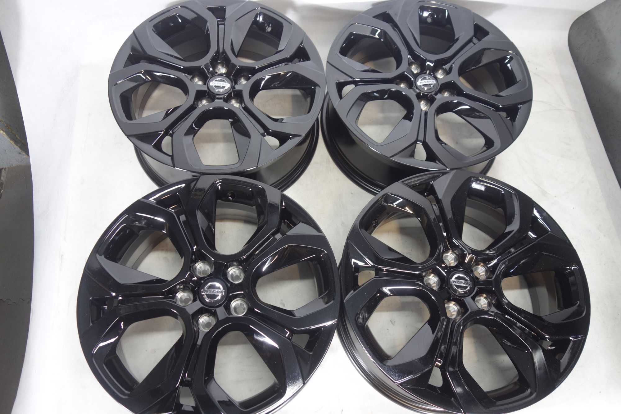 NOWE Alufelgi 18" 5x114,3 Nissan Juke Leaf Qashqai X-Trail Czarne 819