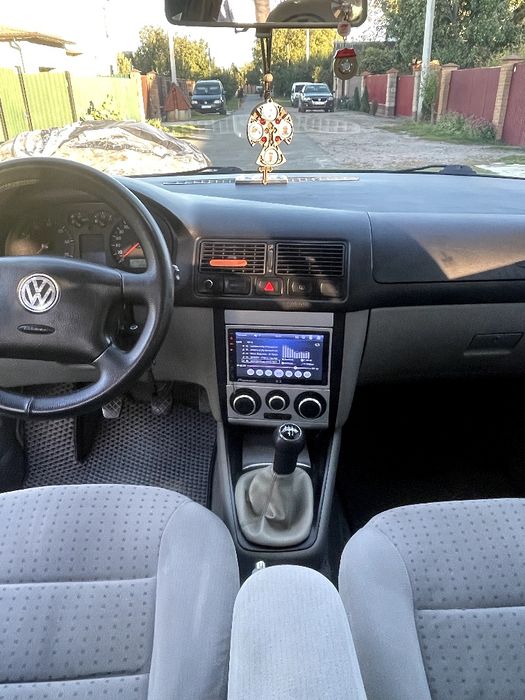 Продаю машину Volkswagen