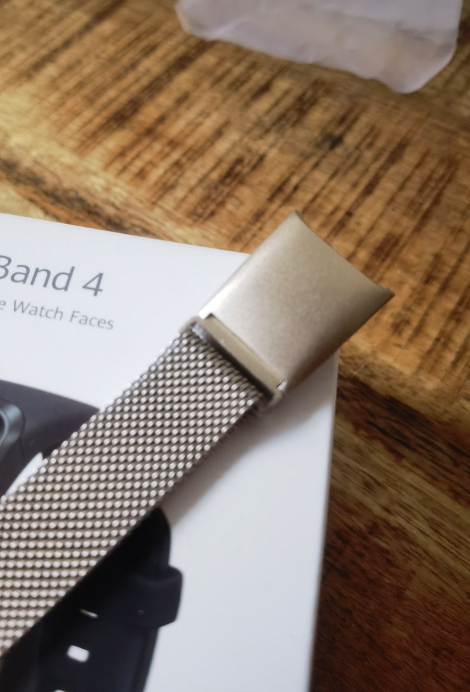 Bransoleta do Huawei Band 4 kolor złoty typu Milanese - opaska