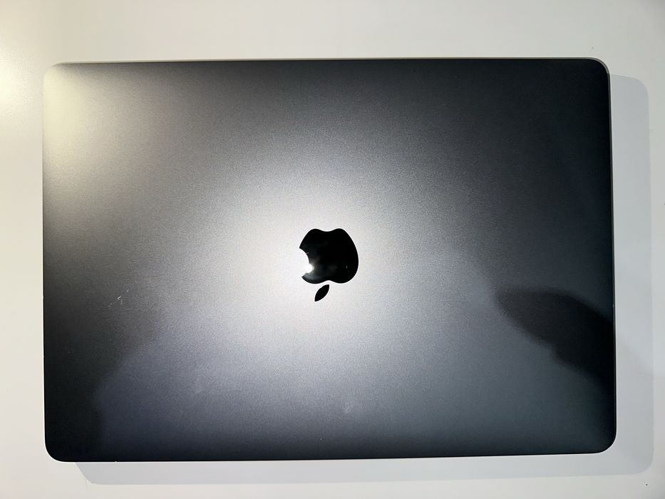 MacBook Pro 13’ M1 + Magic Mouse 2