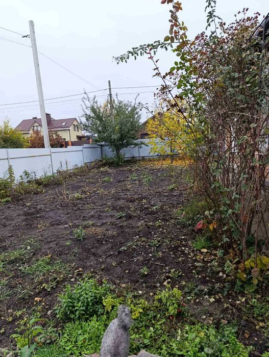 Продам земельну ділянку 11 соток та частину будинку по вул . Барболіна