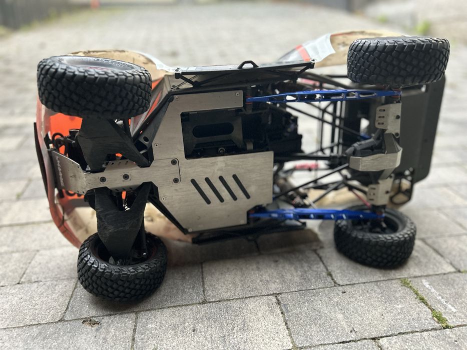 Traxxas udr doinwestowany