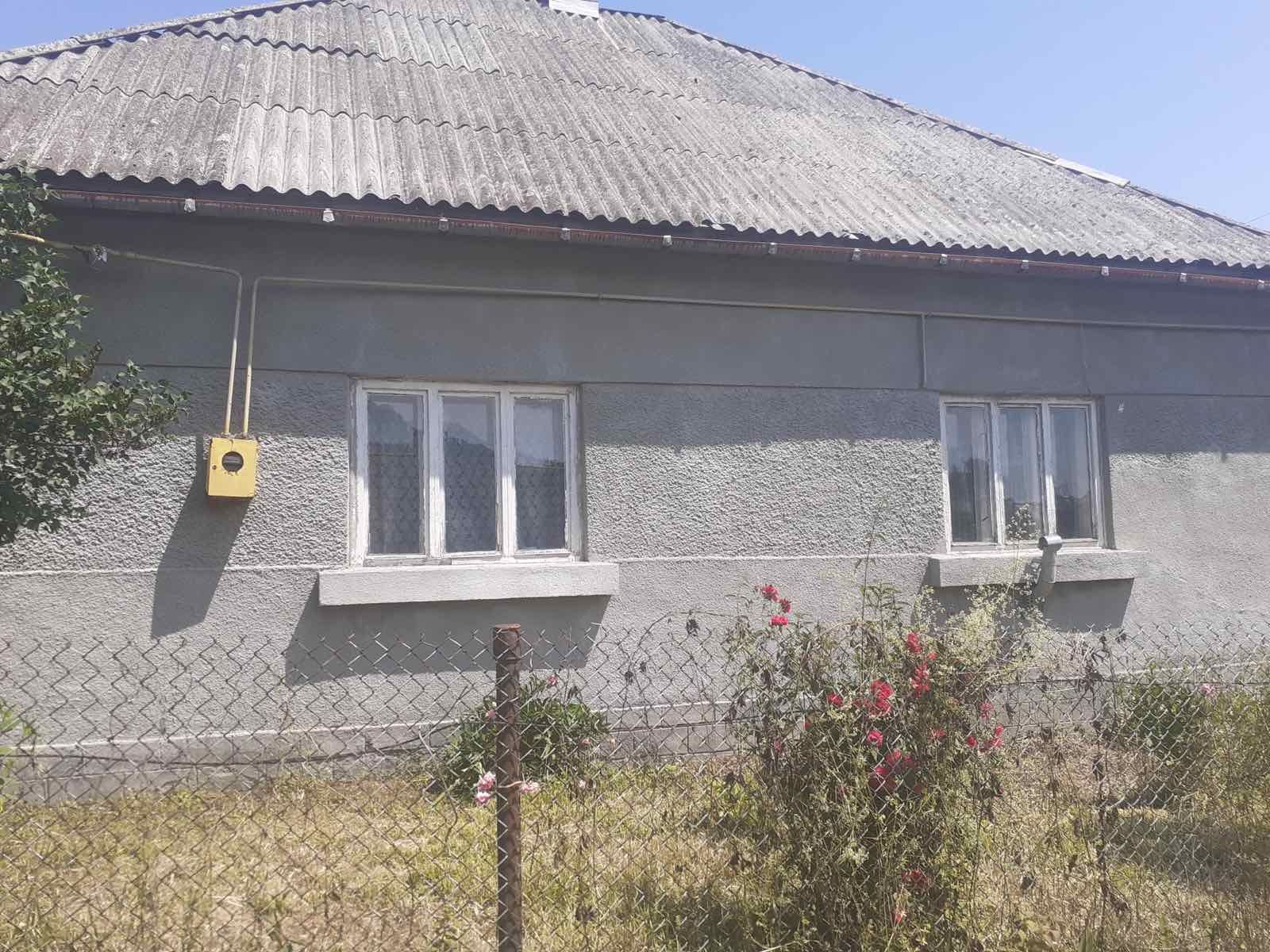 Продається будинок з земельною ділянкою