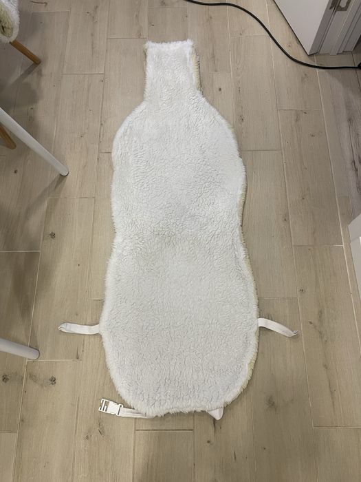 Хутряна накидка на сидіння