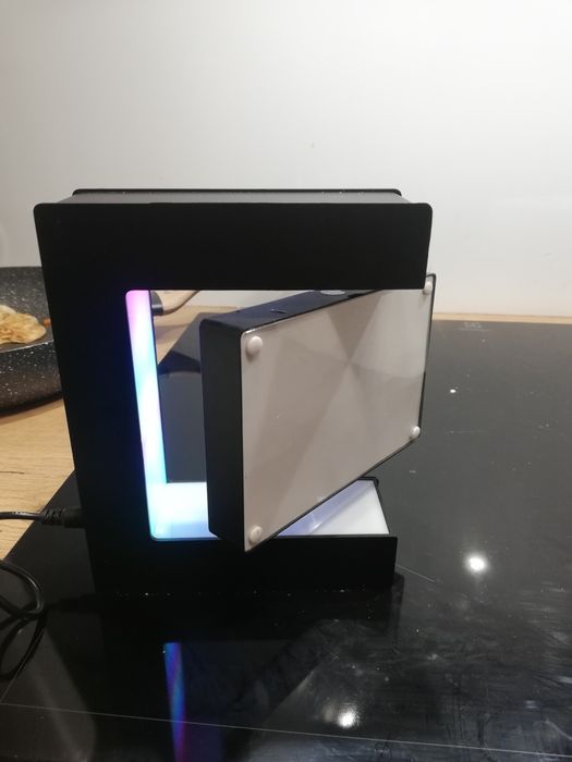 Lewitujaca ramka na zdjęcia