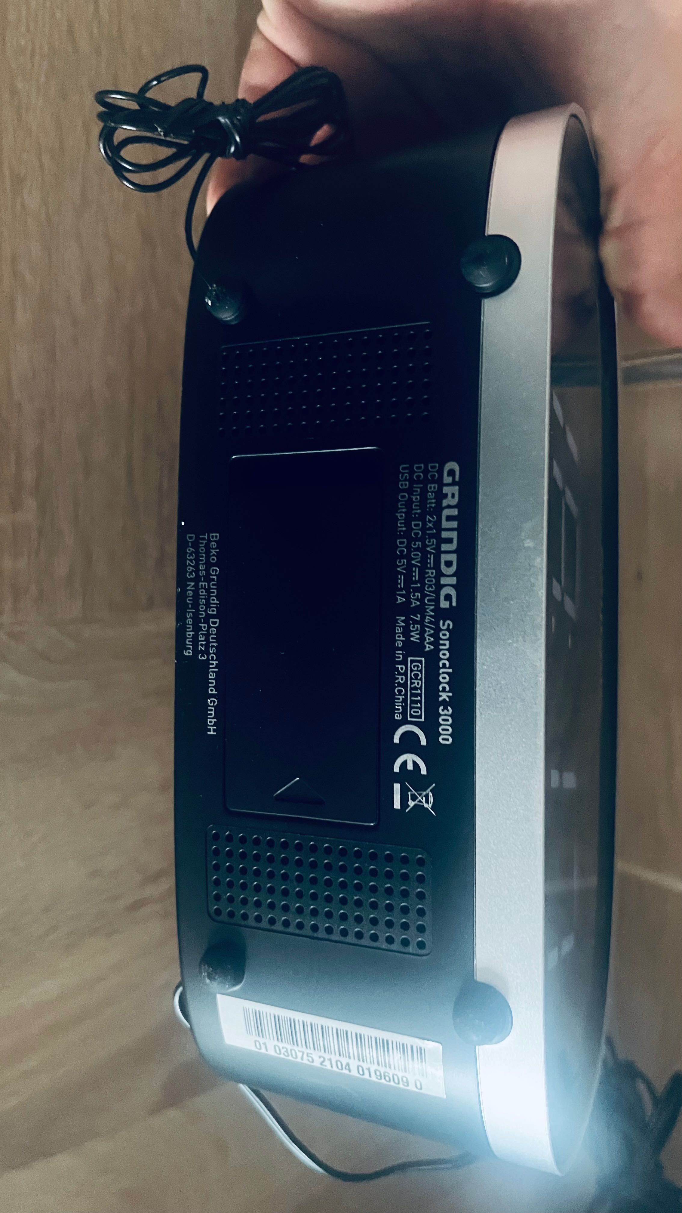 Radio sieciowo-bateryjne. Zegarek. Grundig