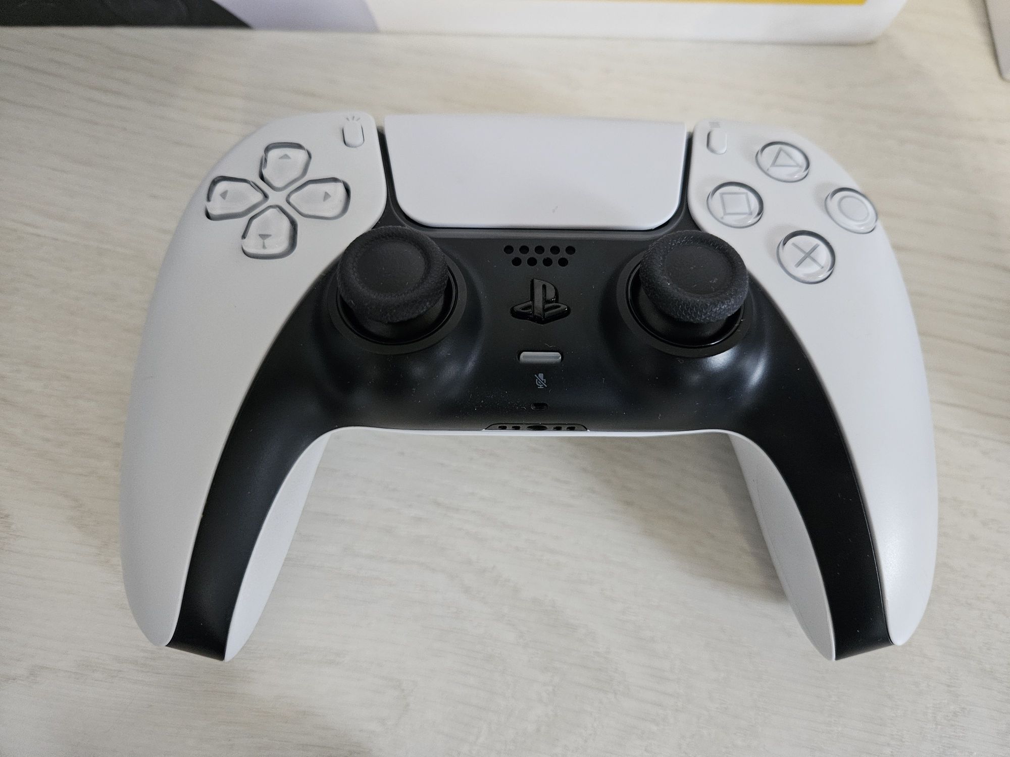 PlayStation 5 PS5 z napędem + dodatkowy pad