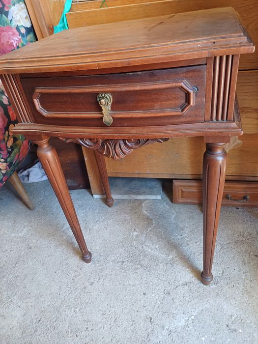 Conjunto de duas mesinhas de cabeceira