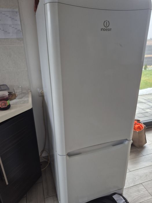 Lodówka Indesit Baar 10