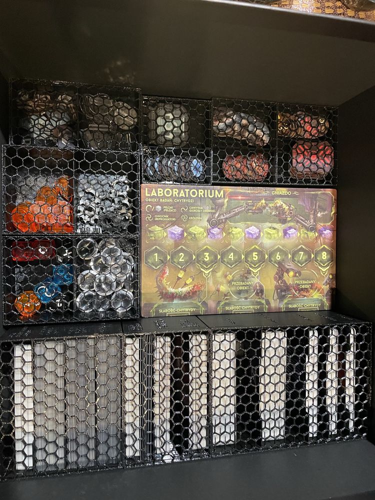 Nemesis Lockdown + Zawartosc dodatkowa insert