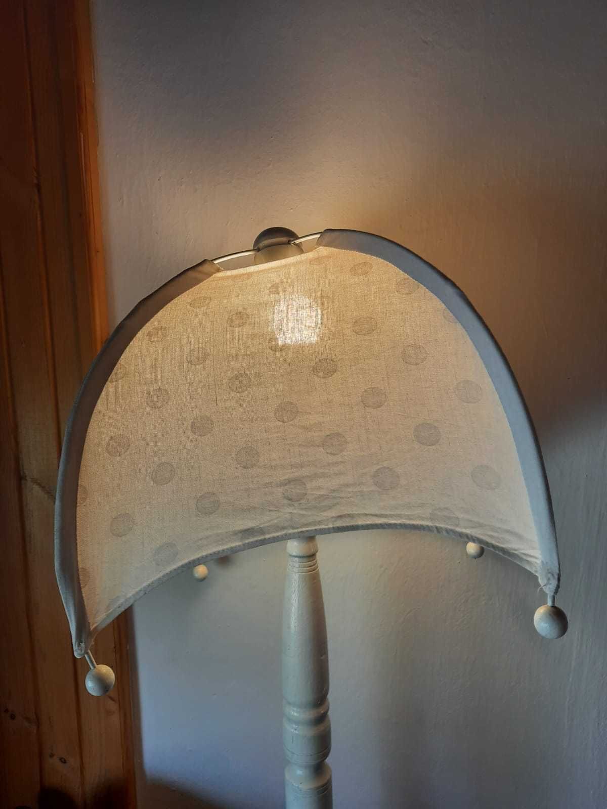 Lampa stojąca retro z abażurem